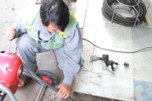 Dịch vụ thông tắc cống tại Minh Khai gia từ 99k – BH 5 năm